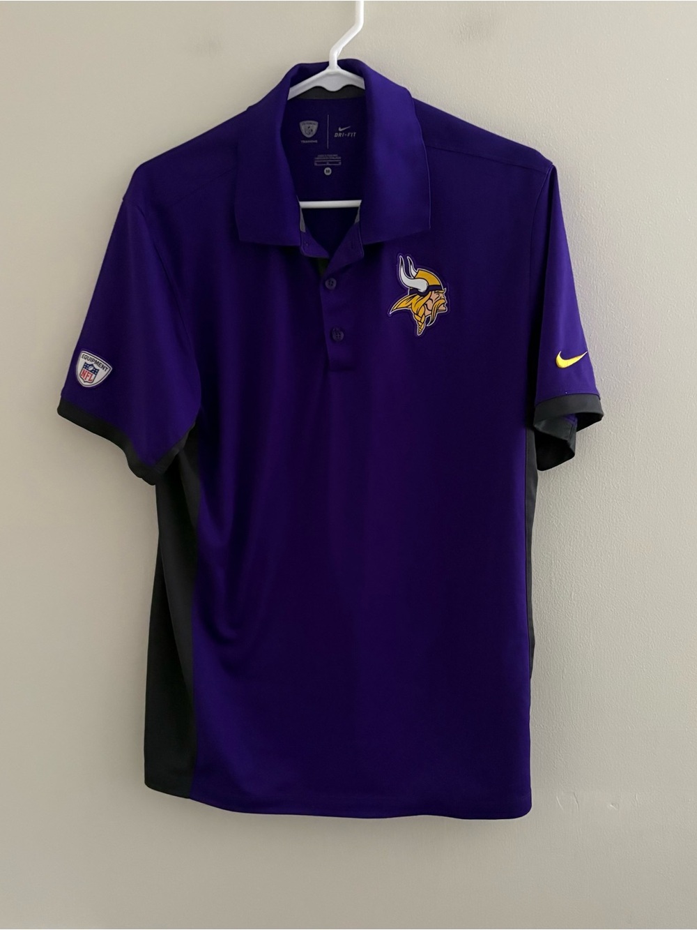 Nike Dri Fit Men’s Medium Purple Short Sleeve Polo NFL Vikings Equipment P7